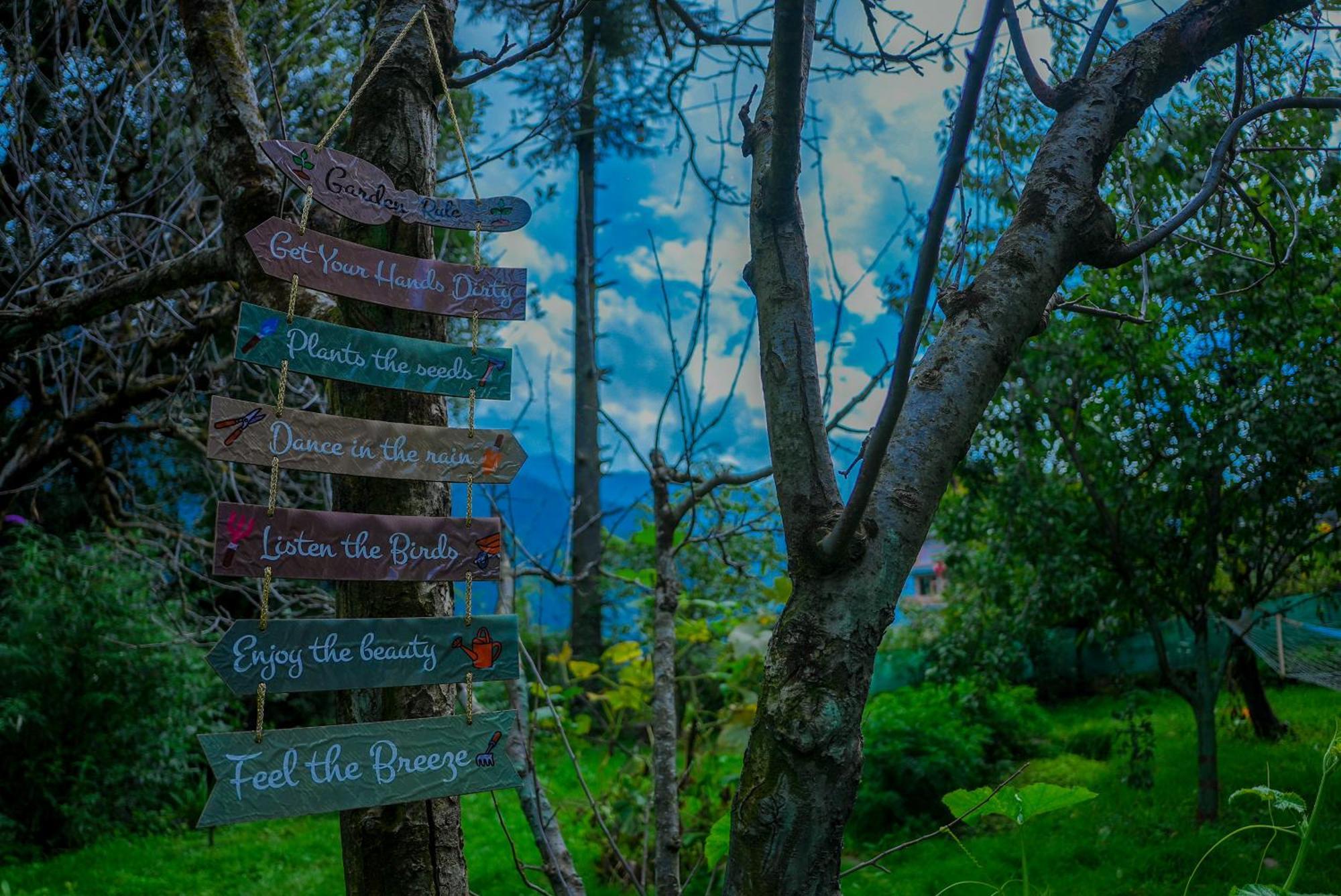 The Manu Emerald # Farmhouse # Top Selling Cottage In Manali # Peaceful Heritage Cozy Stay # Lawn With Bonfire # Most Awarded Exteriör bild