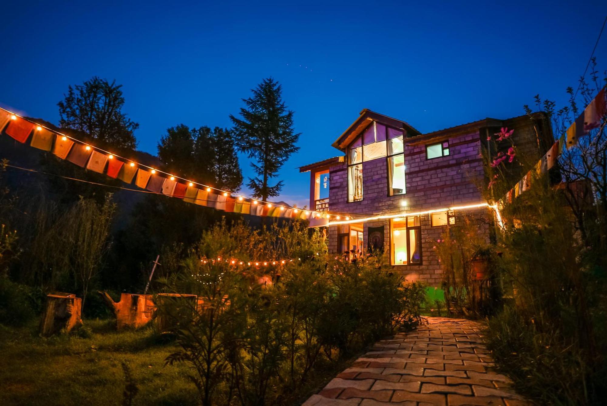 The Manu Emerald # Farmhouse # Top Selling Cottage In Manali # Peaceful Heritage Cozy Stay # Lawn With Bonfire # Most Awarded Exteriör bild