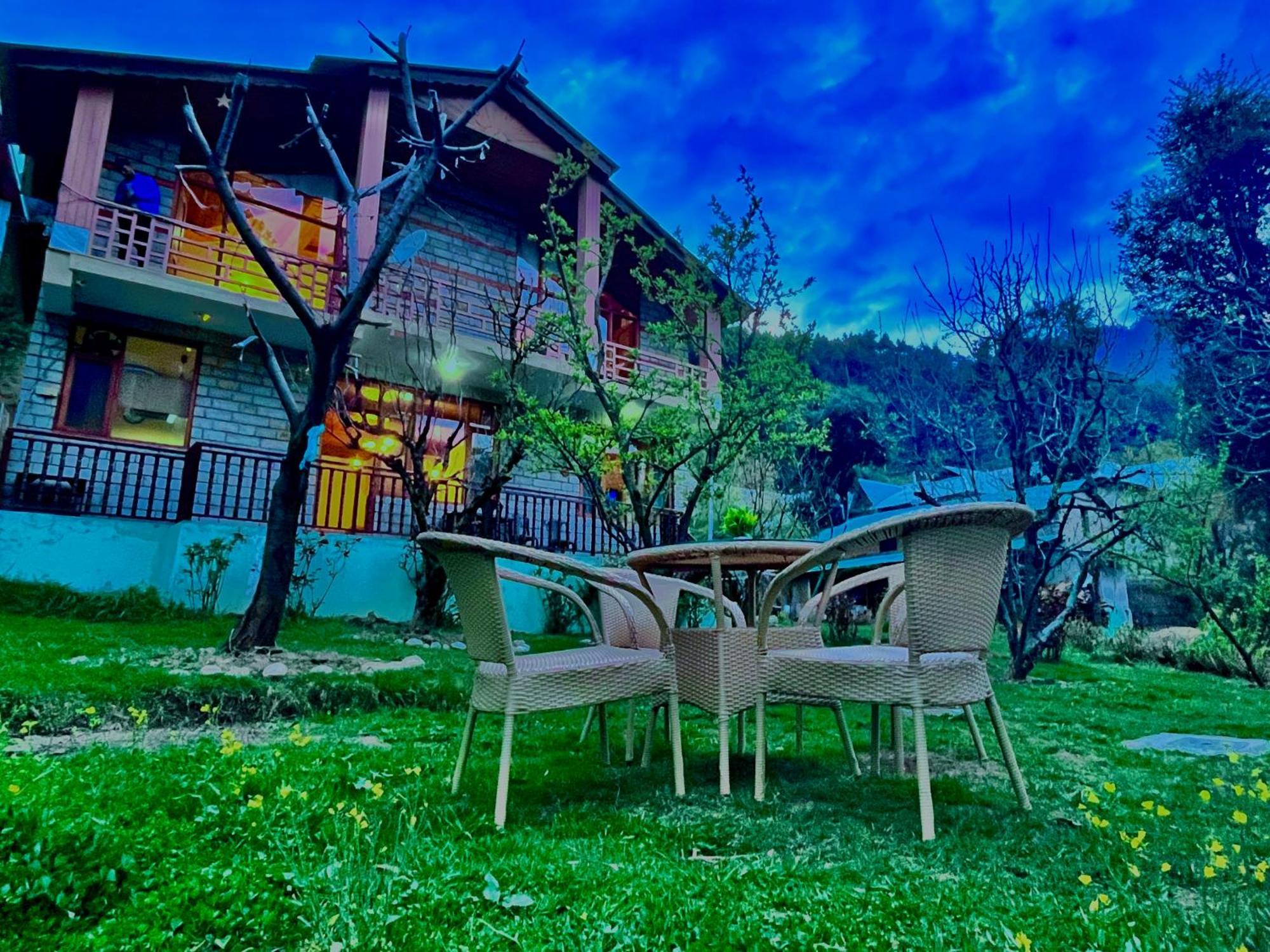 The Manu Emerald # Farmhouse # Top Selling Cottage In Manali # Peaceful Heritage Cozy Stay # Lawn With Bonfire # Most Awarded Exteriör bild